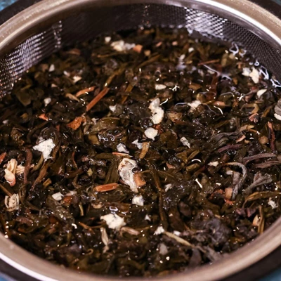 Frieling "Arare", Cast Iron Teapot, 40 Fl. Oz. , Blue/Gold 4 Frieling "Arare", Cast Iron Teapot, 40 Fl. Oz. , Blue/Gold - Image 2